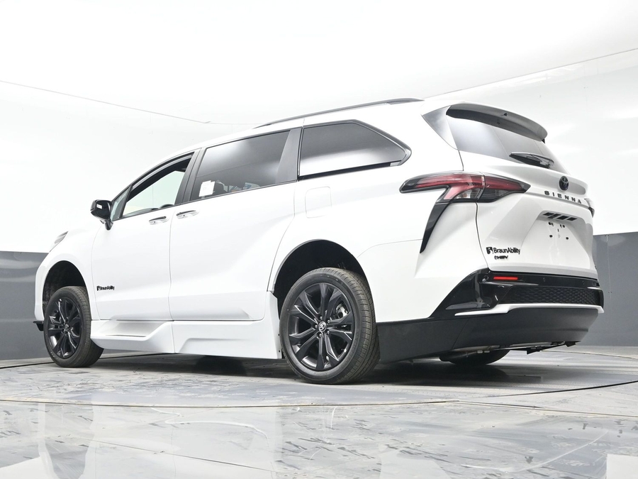 New 2025 Toyota Sienna Hybrid XSE Sport - BraunAbility Side Entry Entry In Floor Automatic Ramp