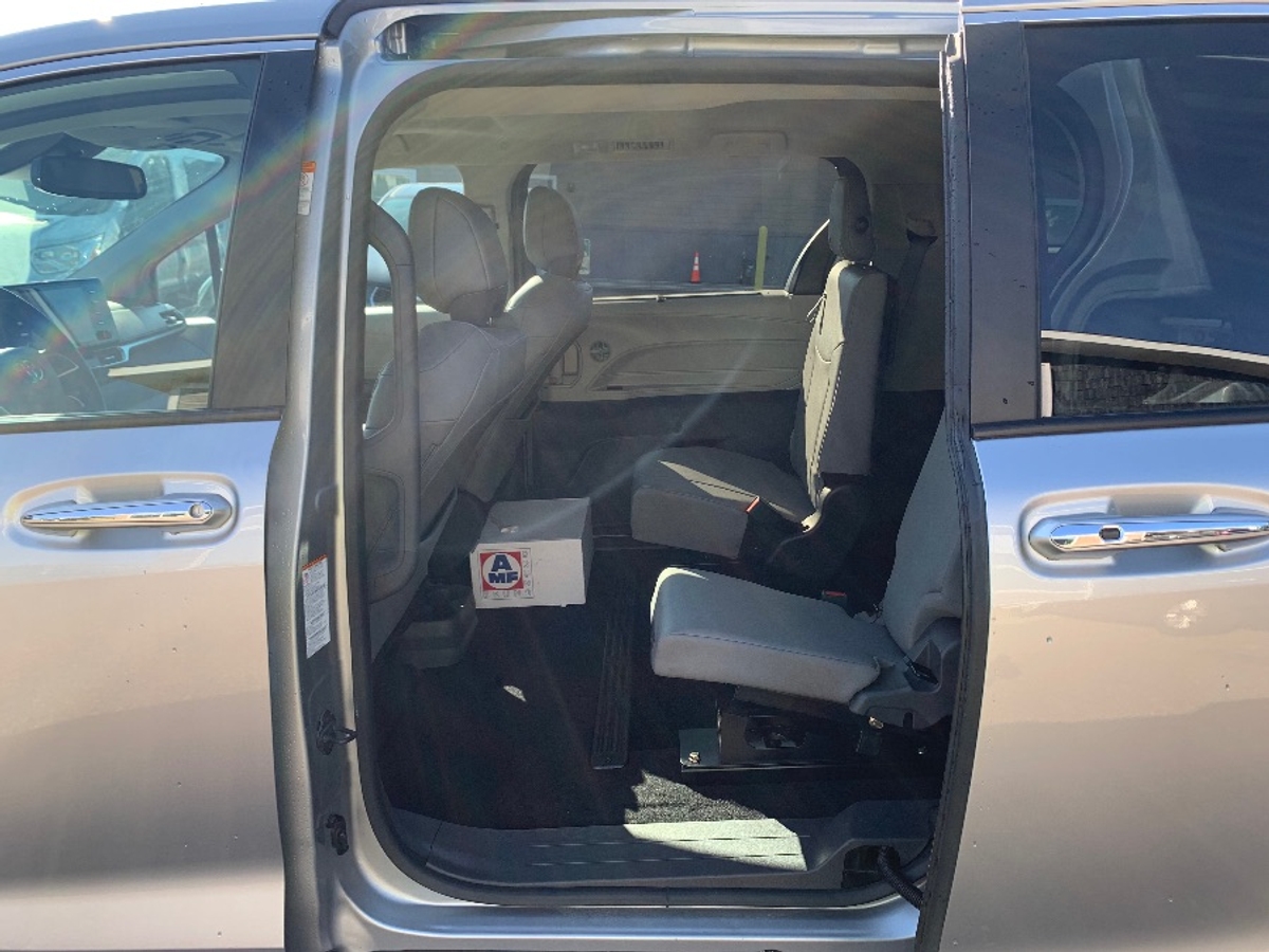 2024 TOYOTA SIENNA - Image 5