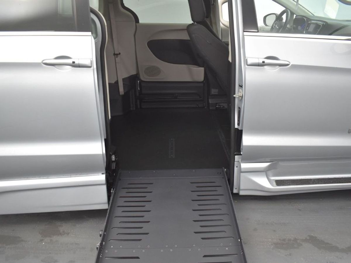 2023 CHRYSLER VOYAGER - Image 5