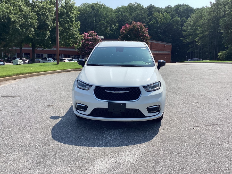 White Chrysler Pacifica with Rear Entry Manual Fold Out ramp