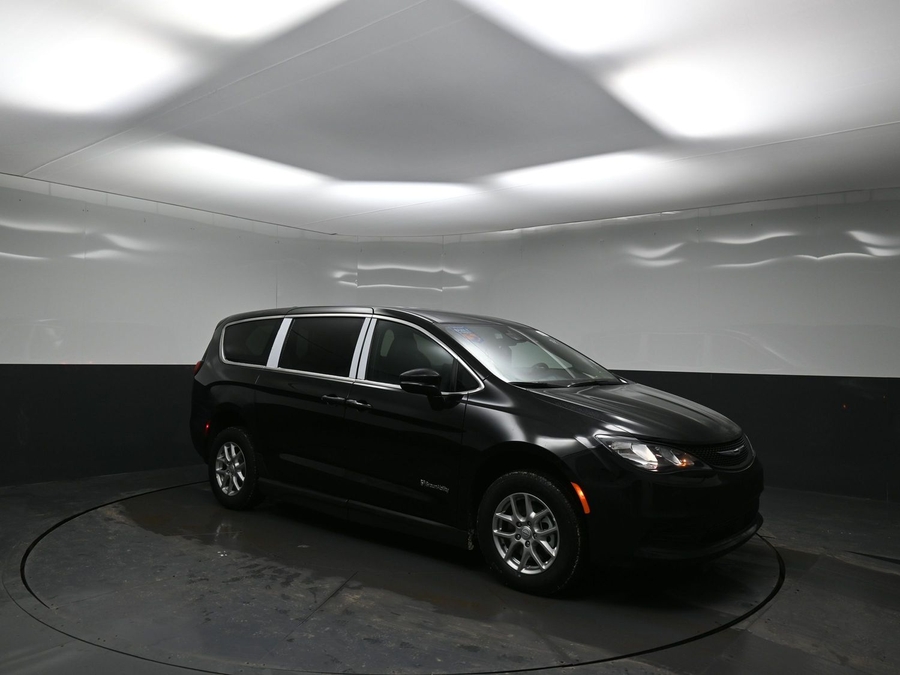 New 2026 Chrysler Voyager LX - BraunAbility Side Entry Entry Fold Out Manual Ramp