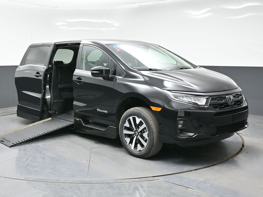 Black Honda Odyssey with Side Entry Automatic In Floor ramp