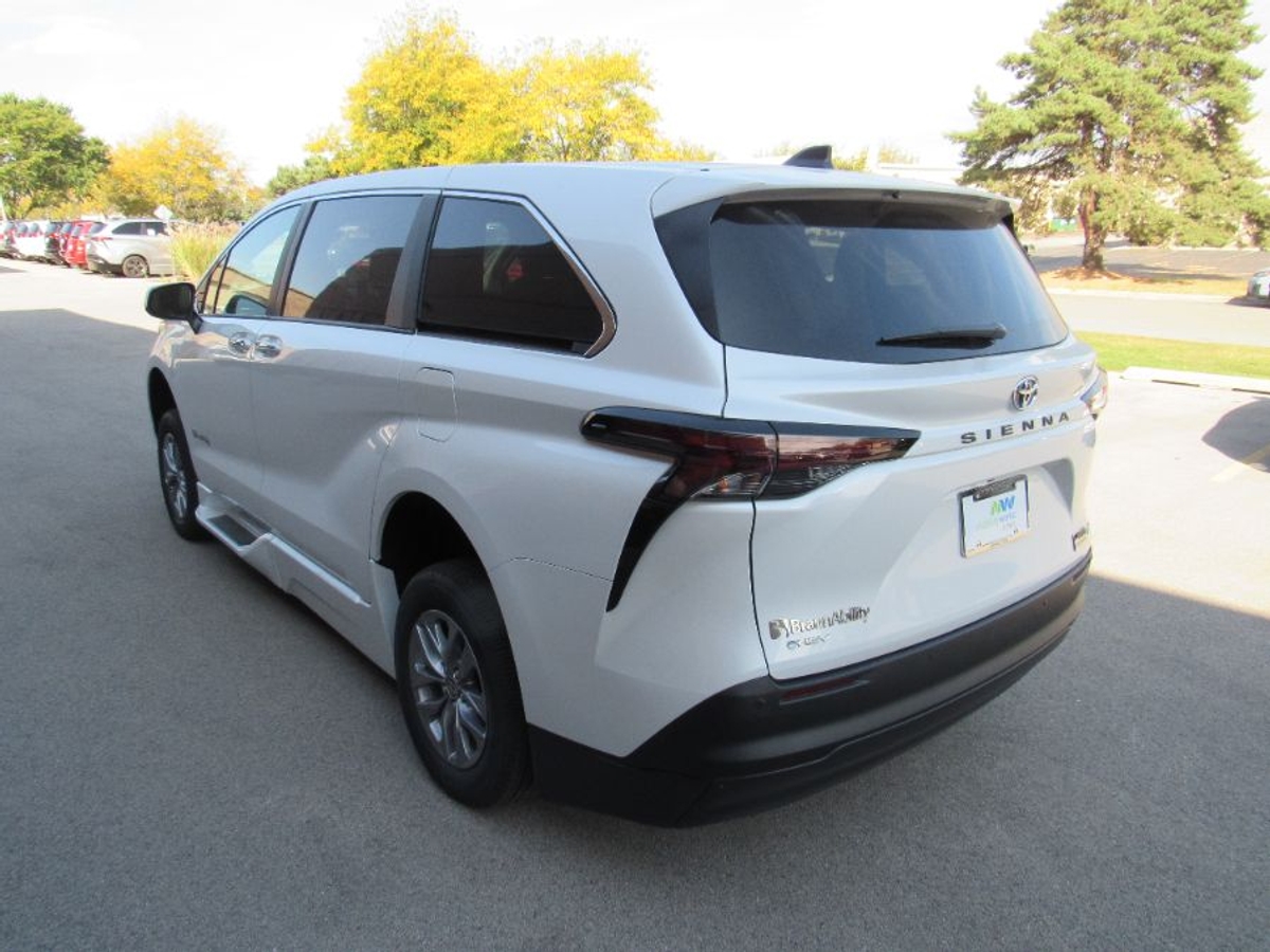 2025 TOYOTA SIENNA - Image 6