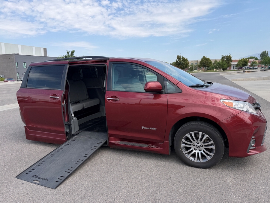 Used 2020 Toyota Sienna XLE - BraunAbility Side Entry In Floor Automatic Ramp