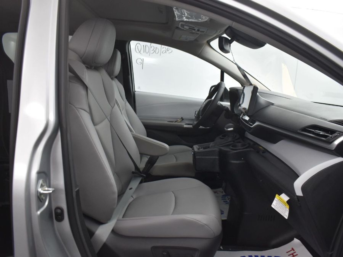 2025 TOYOTA SIENNA - Image 10