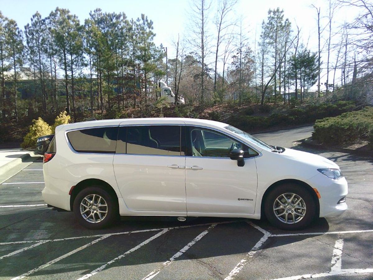 2024 CHRYSLER VOYAGER - Image 3