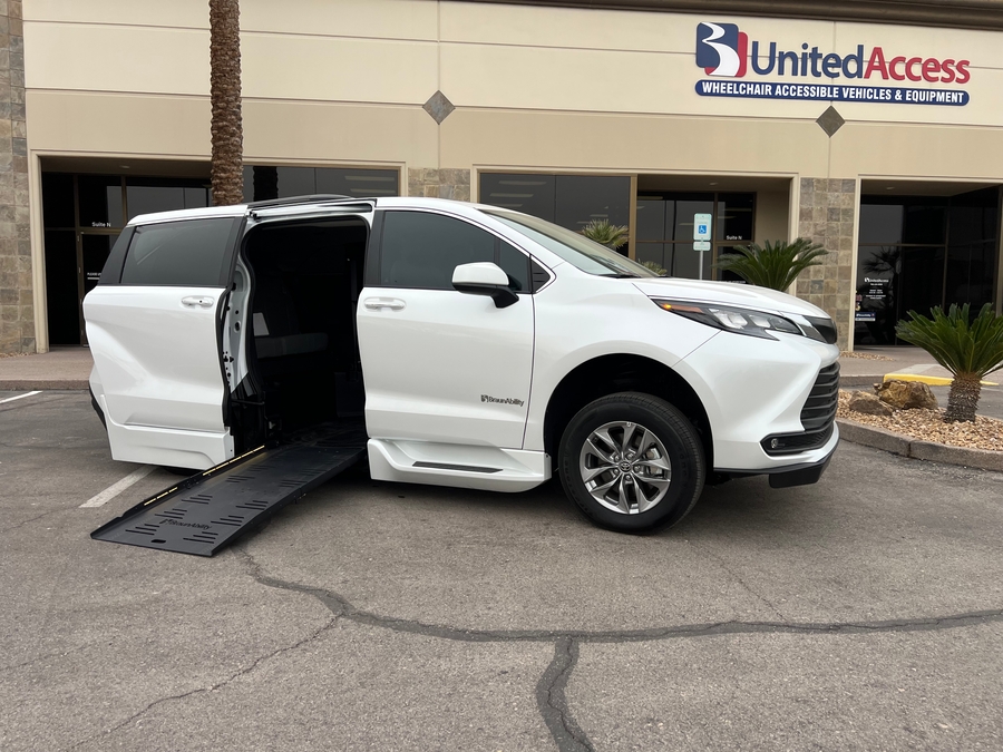 Used 2025 Toyota Sienna Hybrid XLE Plus - BraunAbility Side Entry Entry Fold Out Automatic Ramp