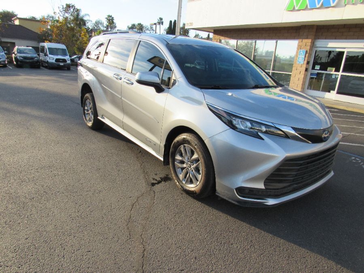 2024 TOYOTA SIENNA - Image 6