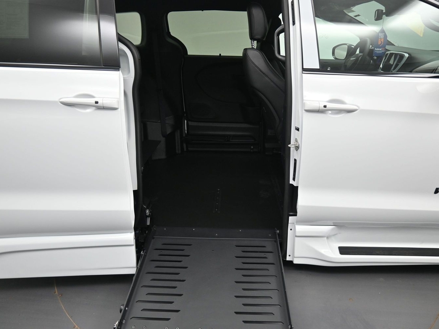 New 2026 Chrysler Pacifica Select Sport - BraunAbility Side Entry Fold Out Automatic Ramp