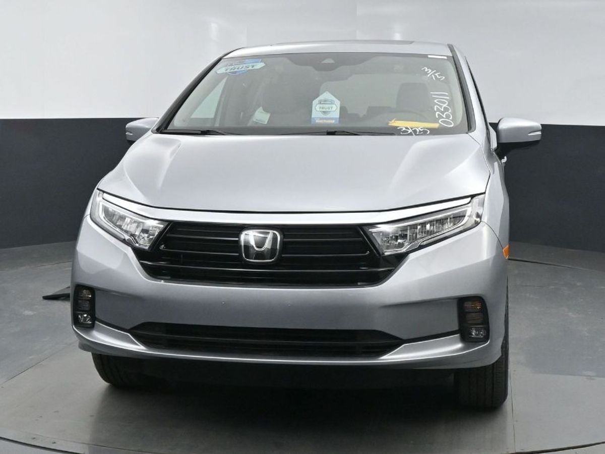 Silver Honda Odyssey image number 18