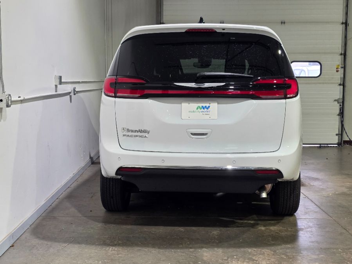 2025 CHRYSLER PACIFICA - Image 6