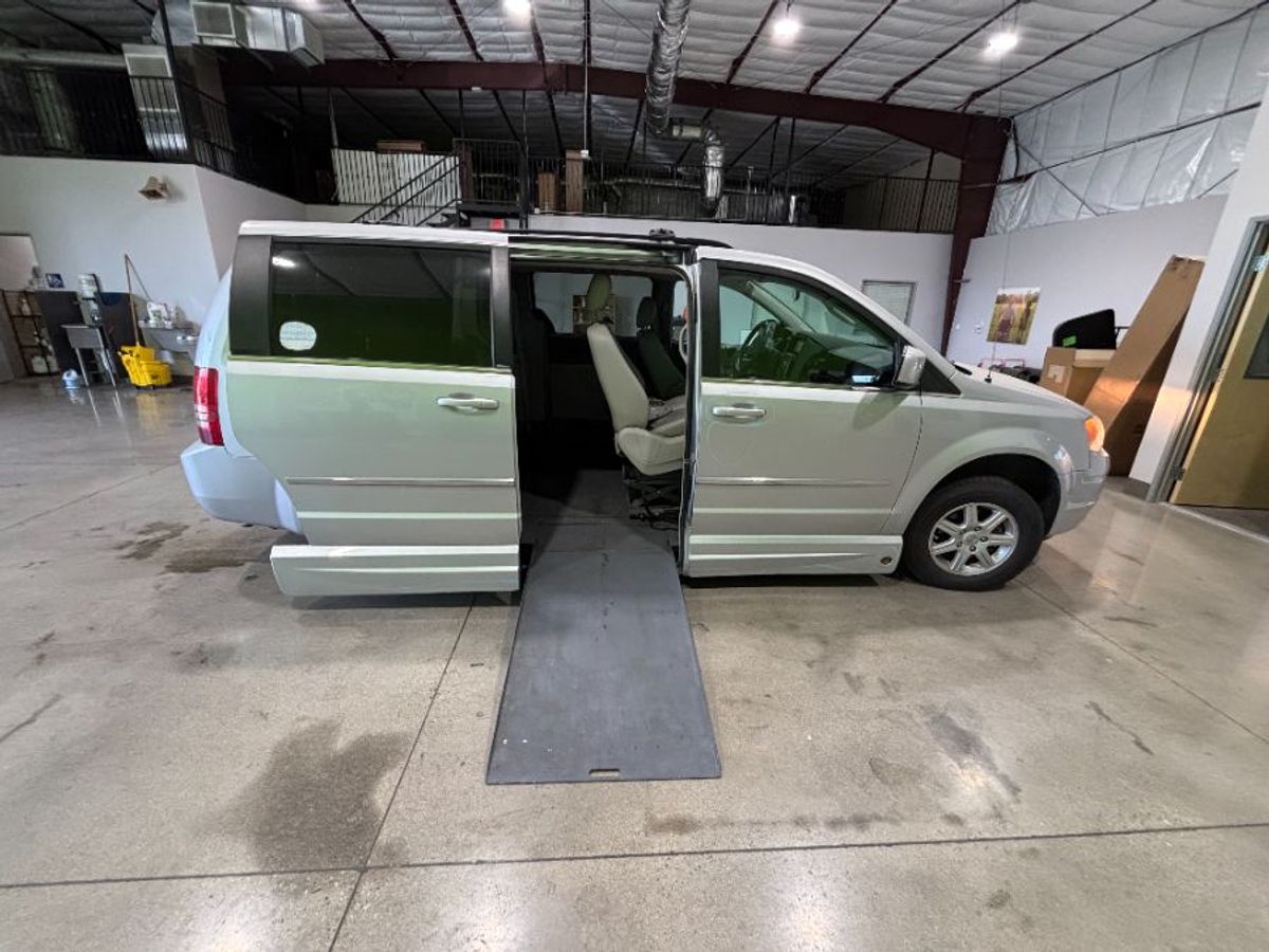 2010 Chrysler Town and Country Touring