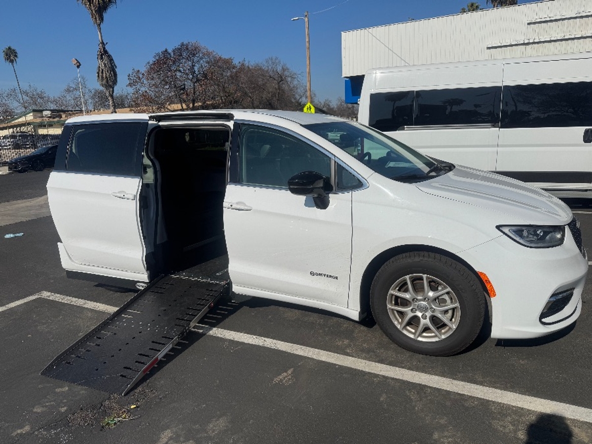 2024 CHRYSLER PACIFICA - Image 6