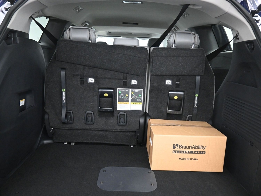 New 2026 Toyota Sienna Hybrid XLE Base - BraunAbility Side Entry Entry Fold Out Automatic Ramp