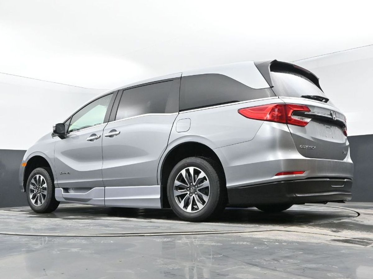 2024 Honda Odyssey EX-L - Photo 21