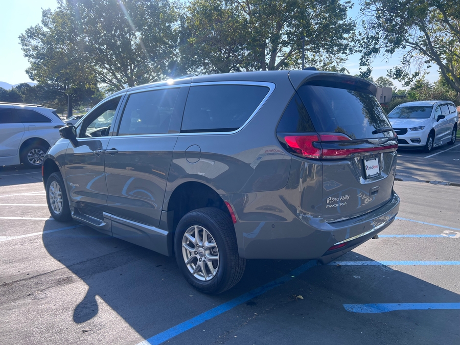Used 2025 Chrysler Pacifica Select Safety - BraunAbility Side Entry Fold Out Automatic Ramp