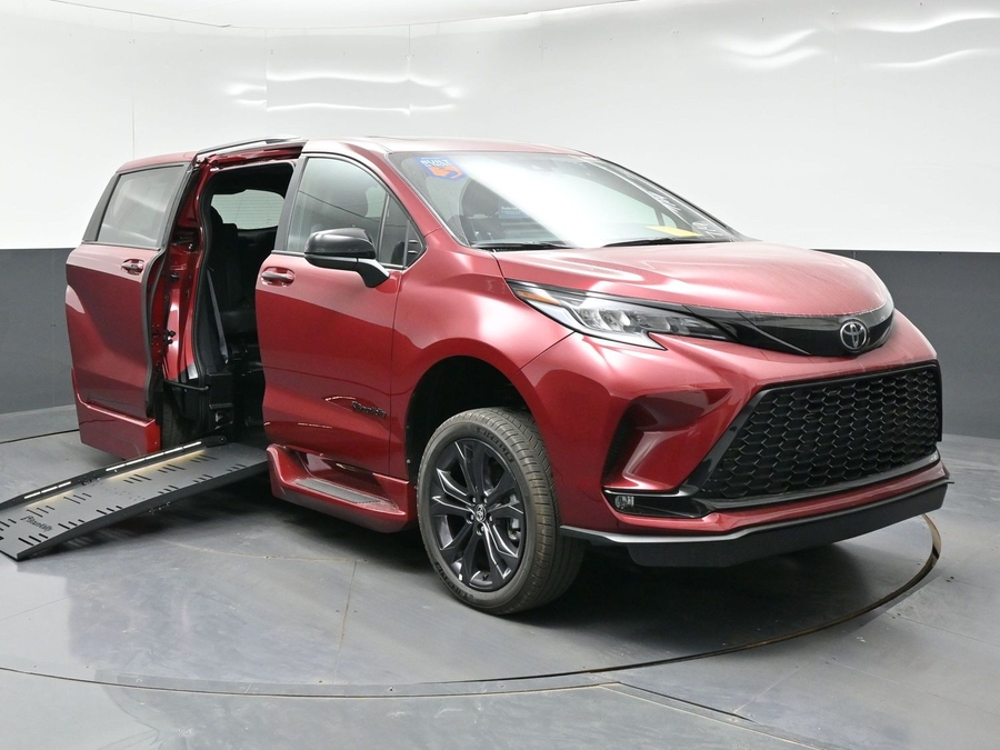 New 2026 Toyota Sienna Hybrid XSE Sport - BraunAbility Side Entry Fold Out Automatic Ramp