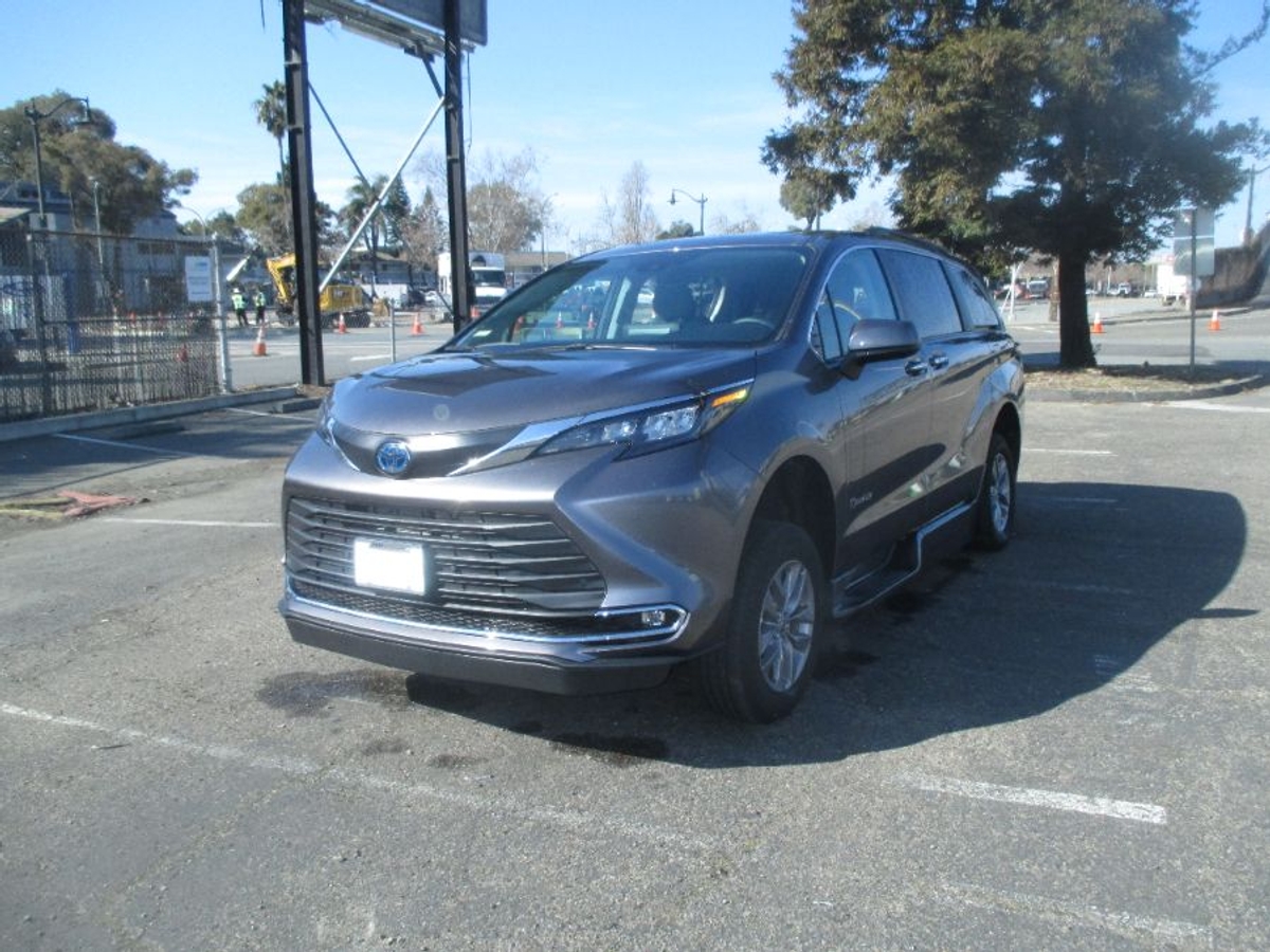 2024 TOYOTA SIENNA - Image 3