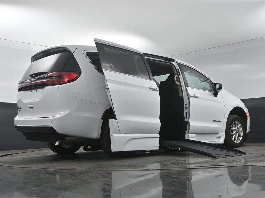 Used 2024 Chrysler Pacifica Touring L - BraunAbility Side Entry Entry Fold Out Automatic Ramp