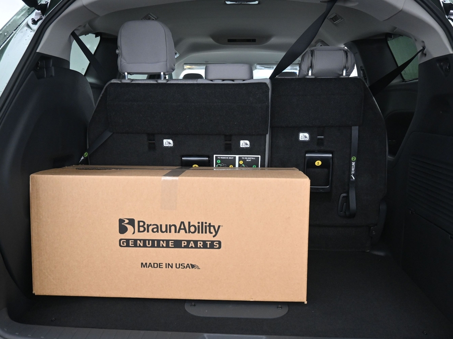 New 2026 Toyota Sienna Hybrid LE - BraunAbility Side Entry Fold Out Automatic Ramp