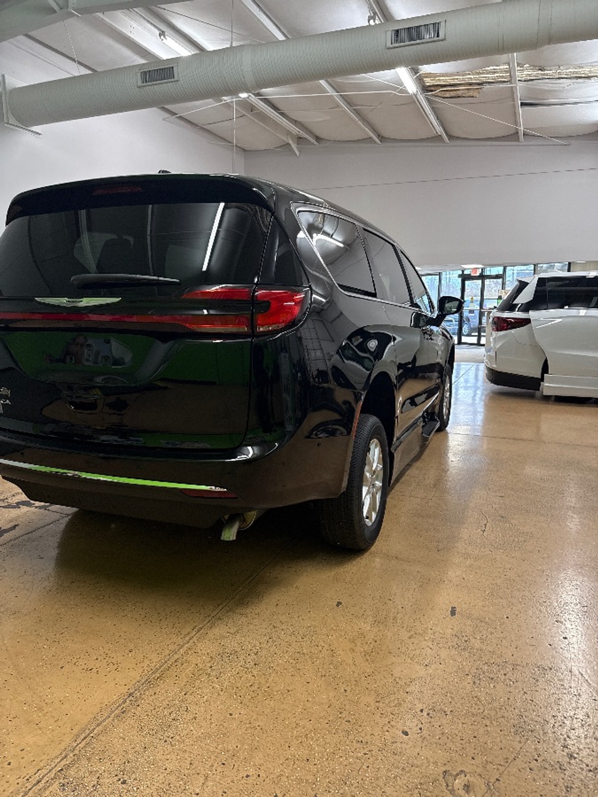 2025 CHRYSLER PACIFICA - Image 11