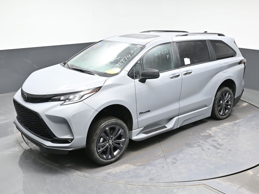 New 2026 Toyota Sienna Hybrid XSE Sport - BraunAbility Side Entry Entry Fold Out Automatic Ramp