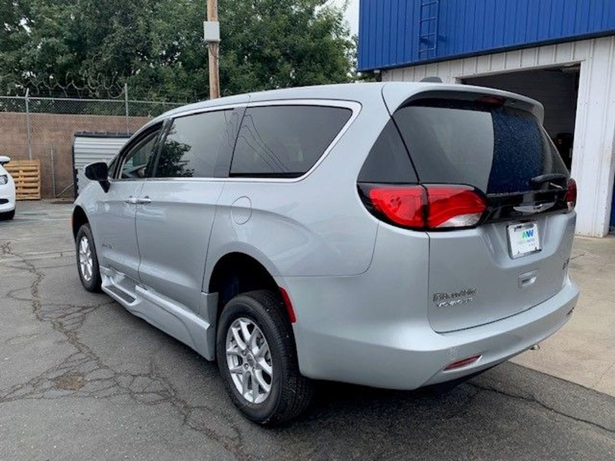 2023 CHRYSLER VOYAGER - Image 4