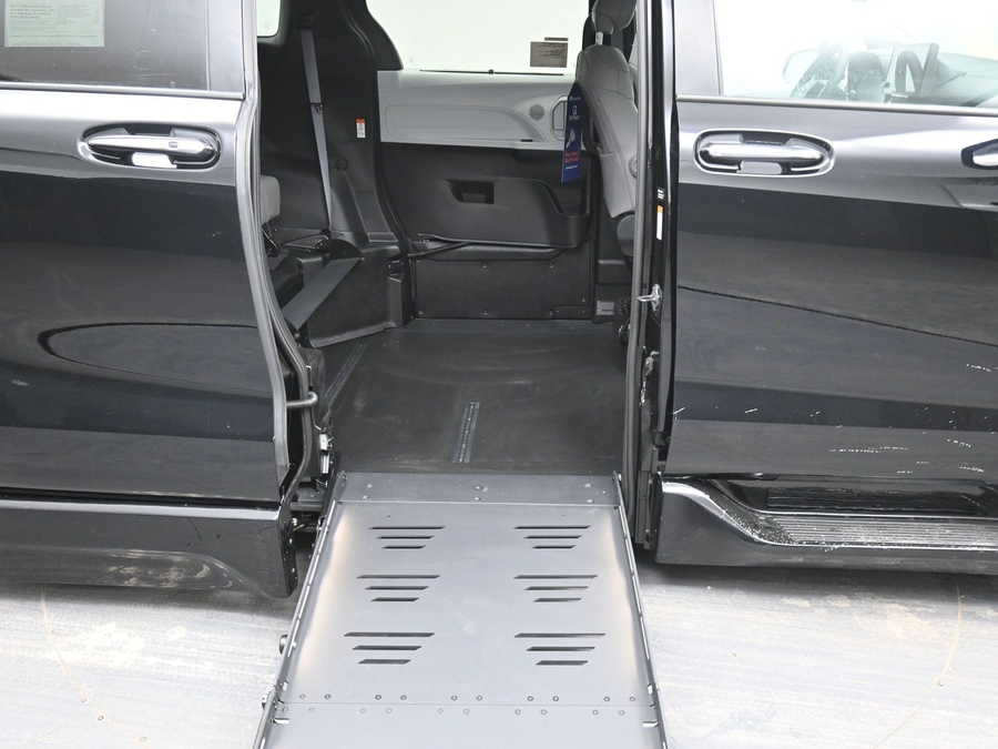 Black Toyota Sienna image number 11