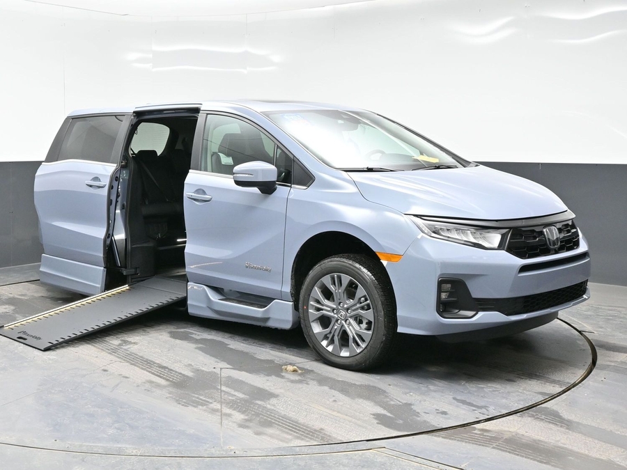 New 2026 Honda Odyssey Touring - BraunAbility Side Entry In Floor Automatic Ramp