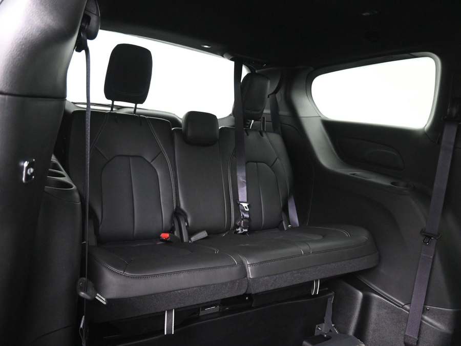 Black Chrysler Pacifica image number 7