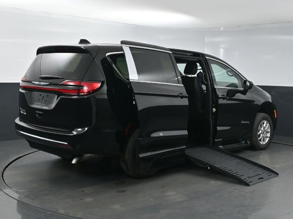 2025 CHRYSLER PACIFICA - Image 7