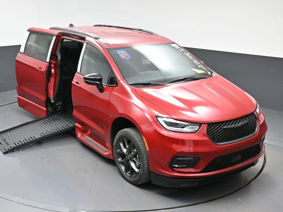 New 2026 Chrysler Pacifica Select Sport - BraunAbility Side Entry Fold Out Automatic Ramp