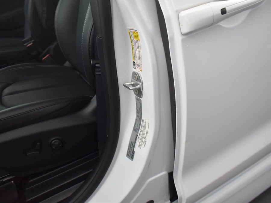 New 2025 Chrysler Pacifica Select Safety - BraunAbility Side Entry Entry Fold Out Automatic Ramp