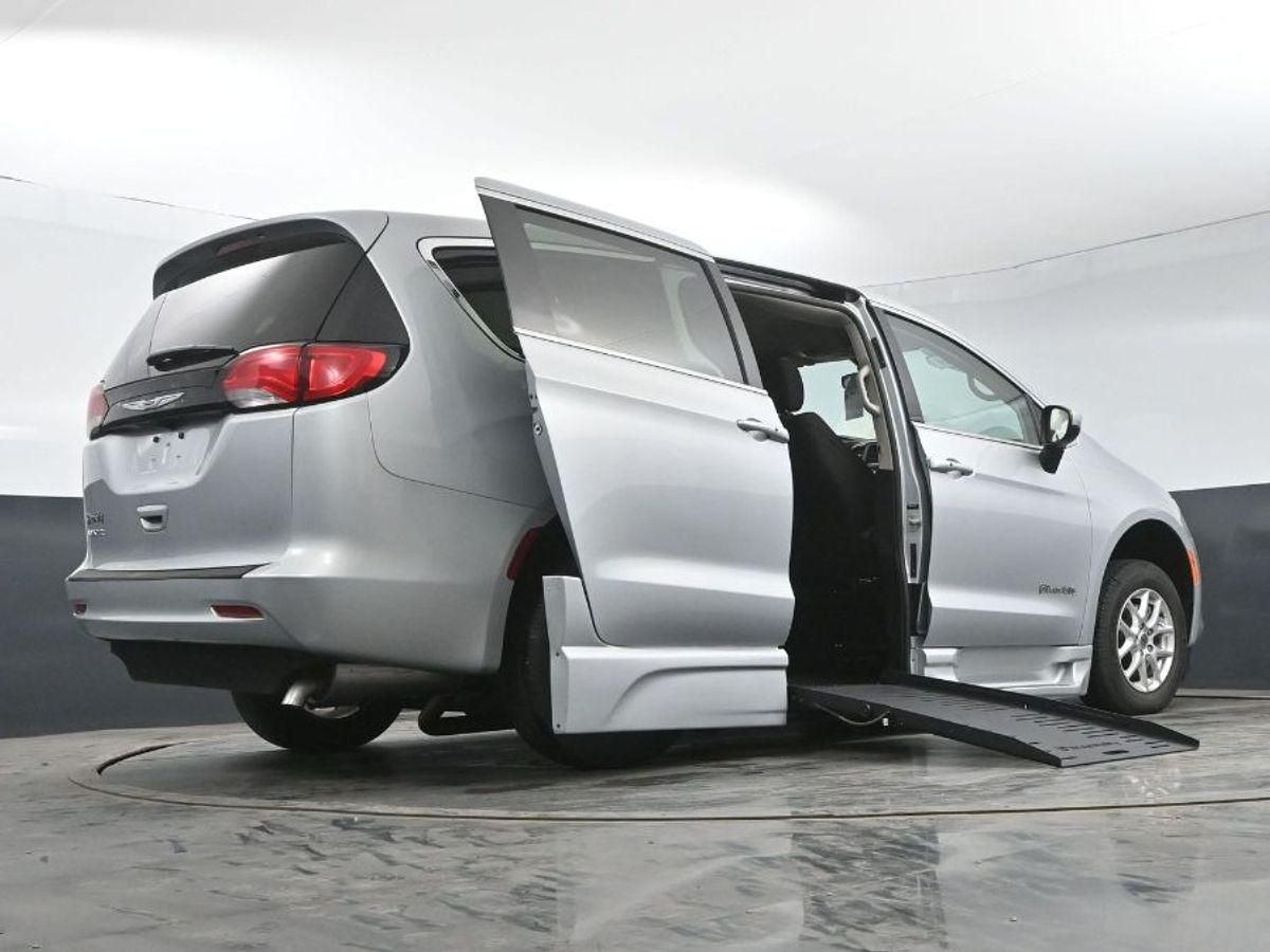 2023 CHRYSLER VOYAGER - Image 13