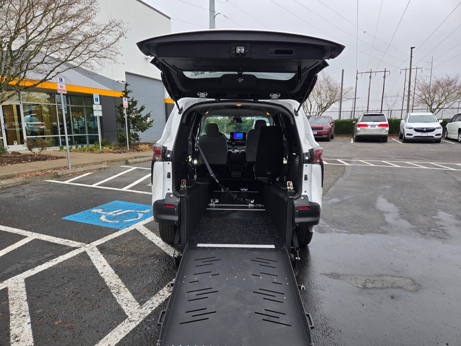 New 2026 Toyota Sienna Hybrid LE - Vantage Mobility Commercial Rear Entry Fold Out Manual Ramp