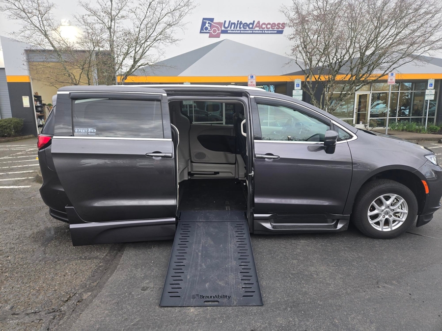 Used 2021 Chrysler Pacifica Touring L - BraunAbility Side Entry Entry In Floor Automatic Ramp