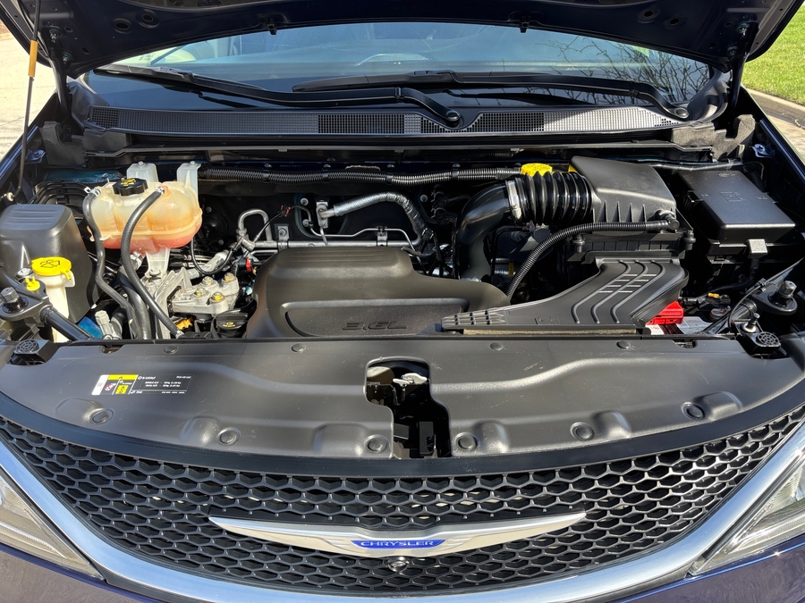 Used 2020 Chrysler Pacifica Touring L Plus - BraunAbility Side Entry Entry In Floor Automatic Ramp