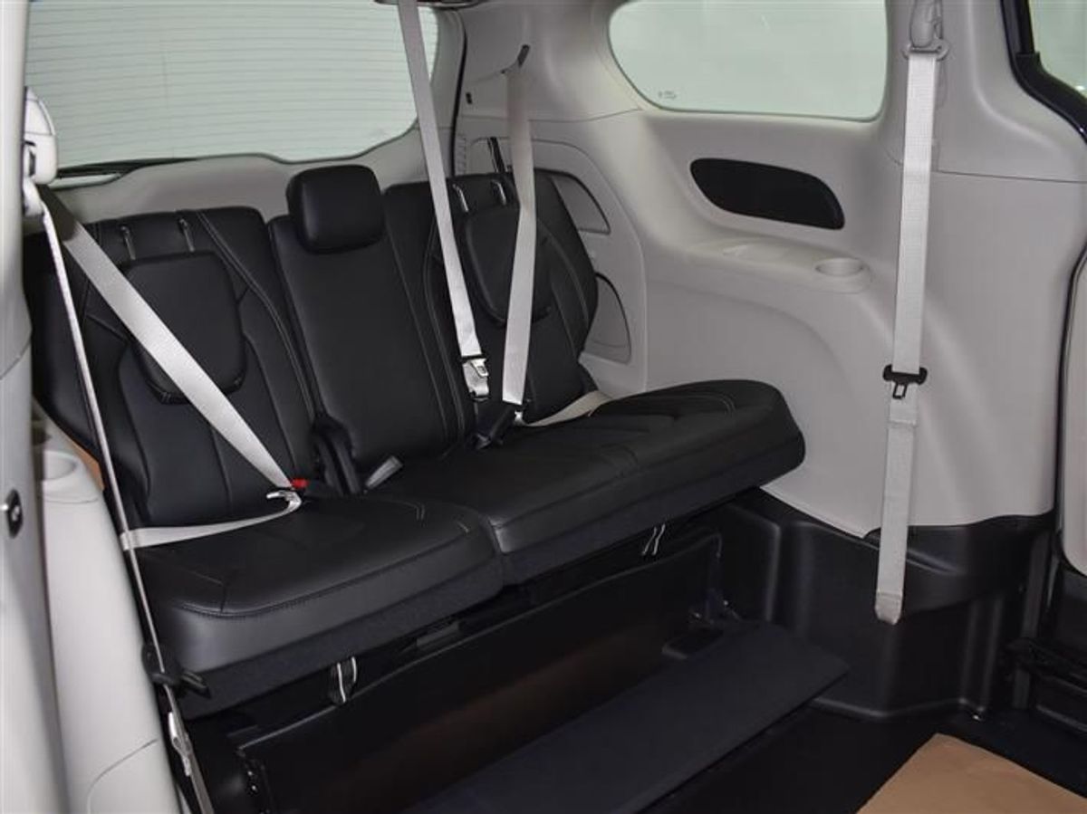 2023 CHRYSLER PACIFICA - Image 7