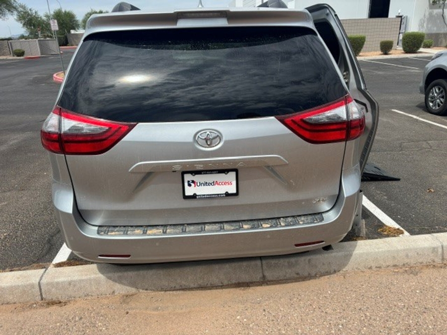 Used 2020 Toyota Sienna XLE - BraunAbility Side Entry Fold Out Automatic Ramp