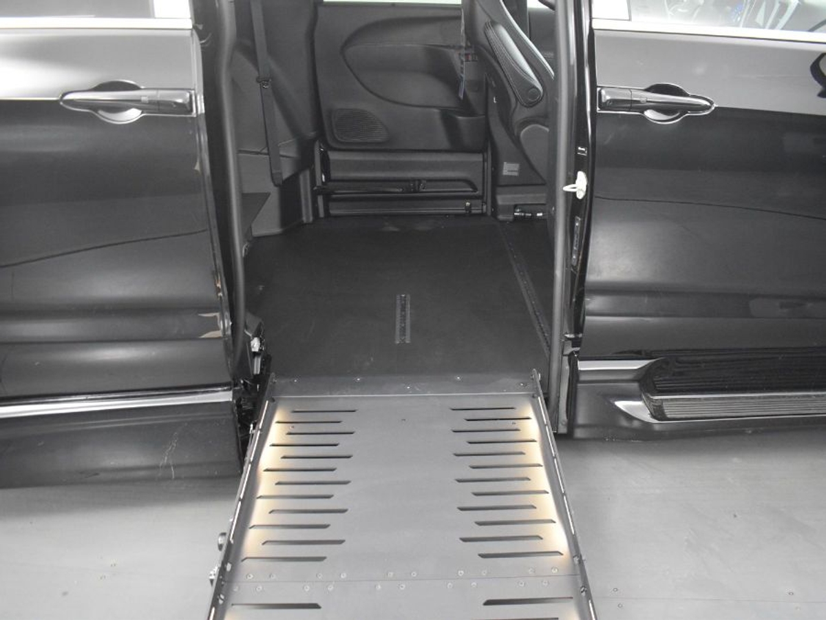 2025 CHRYSLER PACIFICA - Image 12