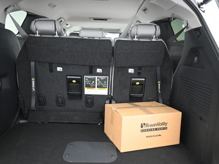 New 2025 Toyota Sienna Hybrid XLE Plus - BraunAbility Side Entry Entry In Floor Automatic Ramp
