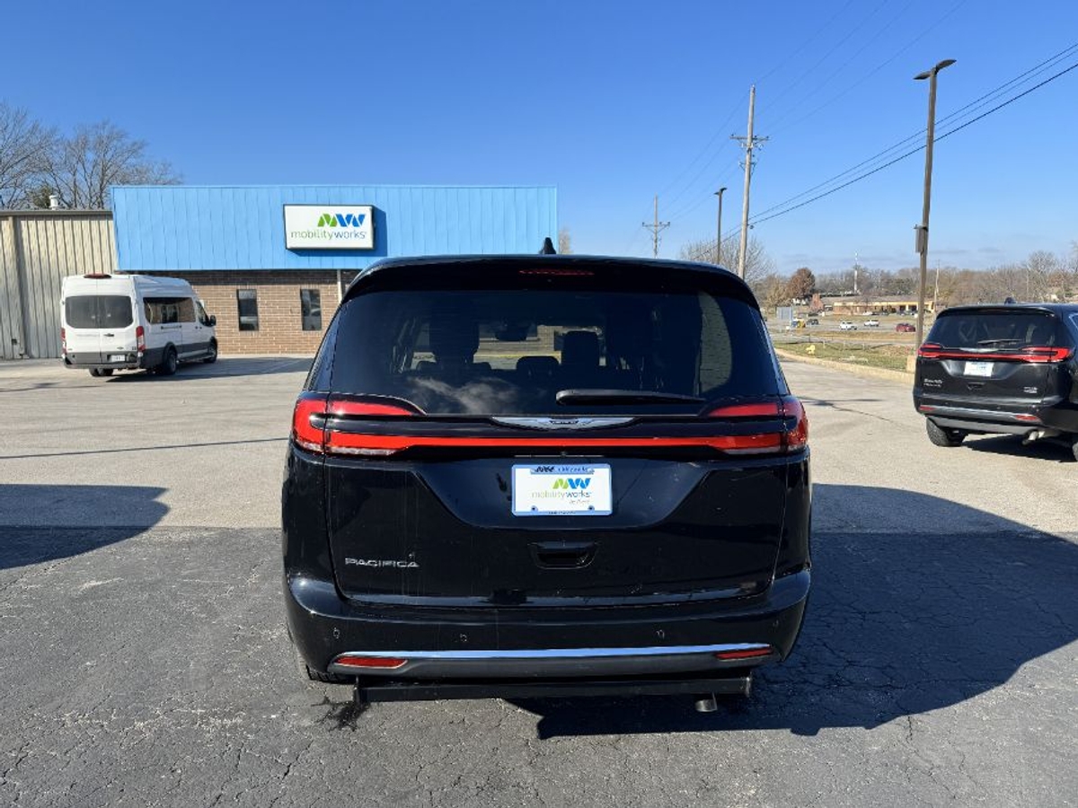 2024 CHRYSLER PACIFICA - Image 9