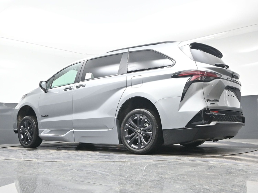 New 2025 Toyota Sienna Hybrid XSE Sport - BraunAbility Side Entry Entry In Floor Automatic Ramp
