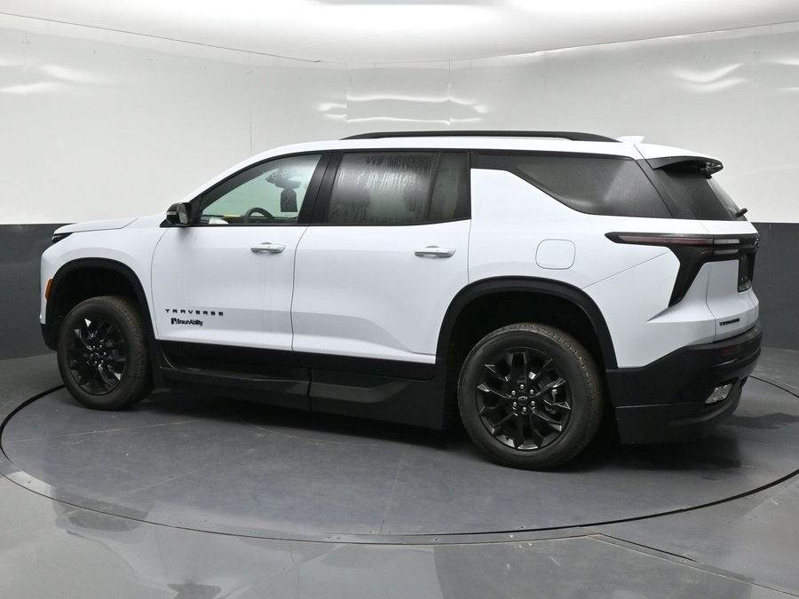 New 2026 Chevrolet Traverse 1LT Midnight - BraunAbility Side Entry In Floor Automatic Ramp