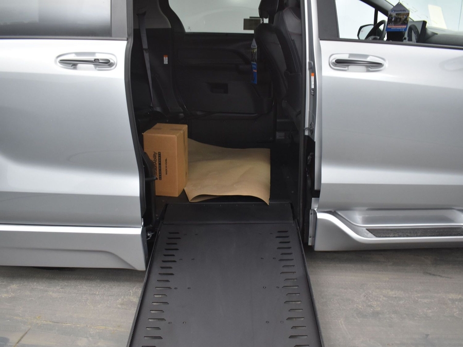 New 2025 Toyota Sienna Hybrid XSE Sport - BraunAbility Side Entry Entry In Floor Automatic Ramp