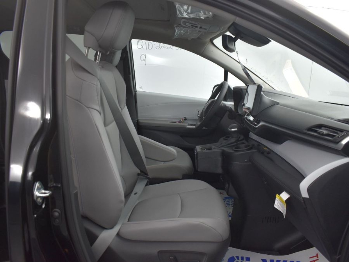 2025 TOYOTA SIENNA - Image 9