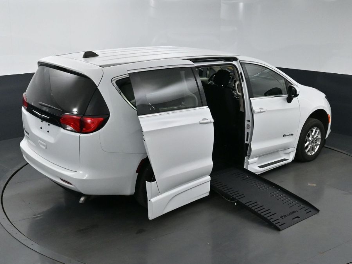 2023 CHRYSLER VOYAGER - Image 26