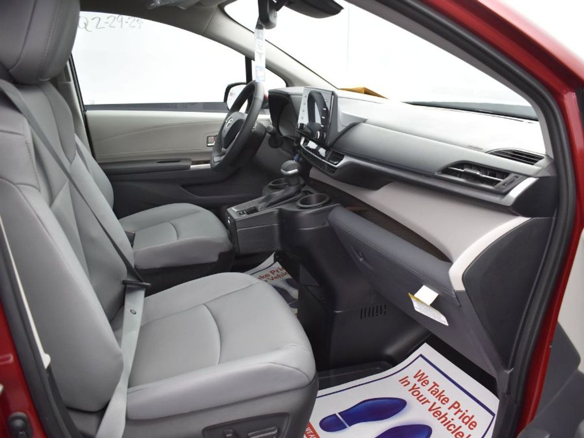 Red Toyota Sienna image number 4