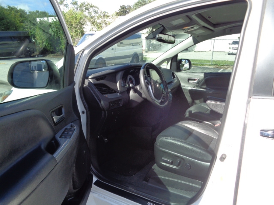 Used 2020 Toyota Sienna SE Premium - VMI Side Entry In Floor Automatic Ramp