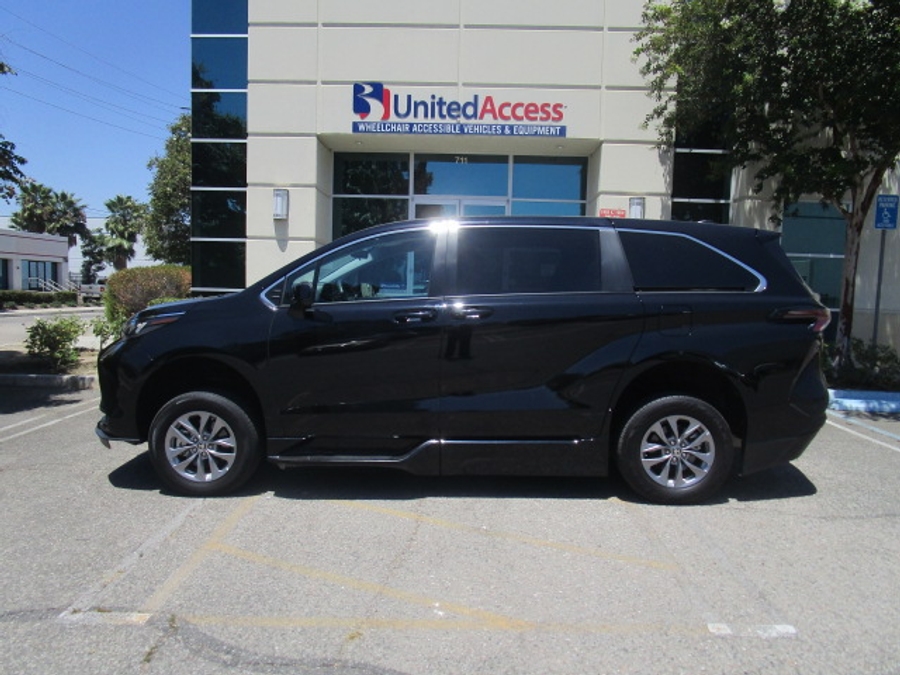 Used 2024 Toyota Sienna Hybrid LE Base - BraunAbility Side Entry Fold Out Automatic Ramp